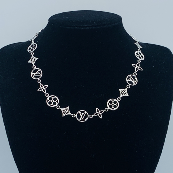 LV NECKLACE 18K GOLD PLATED Y176796