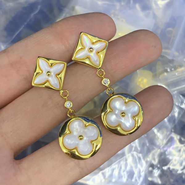 LV EARRING 18K GOLD PLATED Y193575