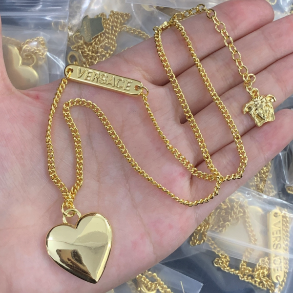 VERSACE NECKLACE 18K GOLD PLATED Y156235