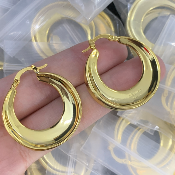 CELINE EARRING 18K GOLD PLATED Y168513