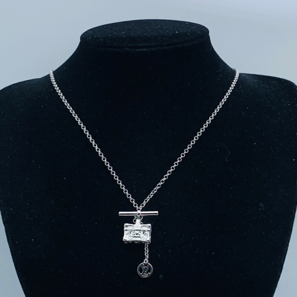 LV NECKLACE 18K GOLD PLATED Y193446