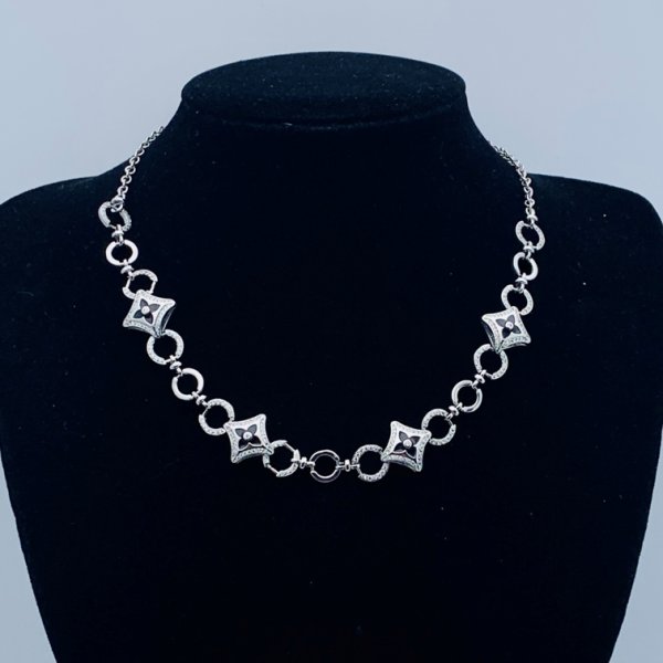 LV NECKLACE 18K GOLD PLATED Y174530