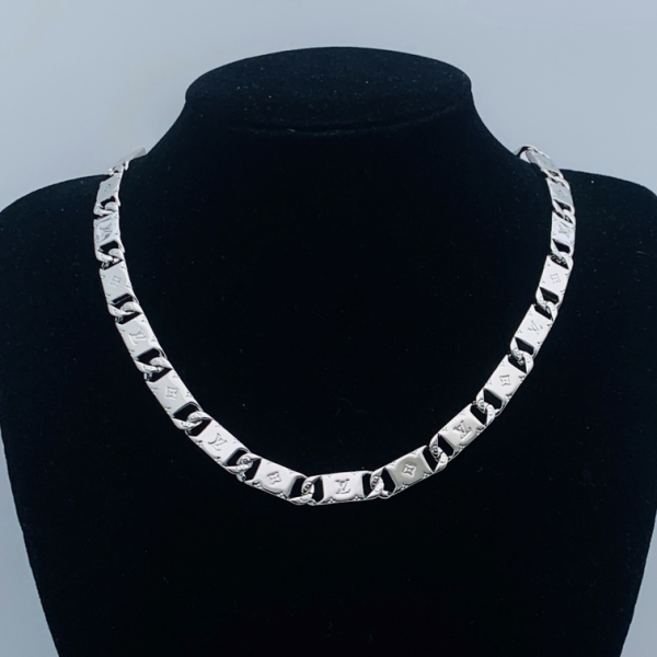 LV NECKLACE 18K GOLD PLATED Y177617