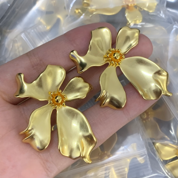 CELINE EARRING 18K GOLD PLATED Y176194