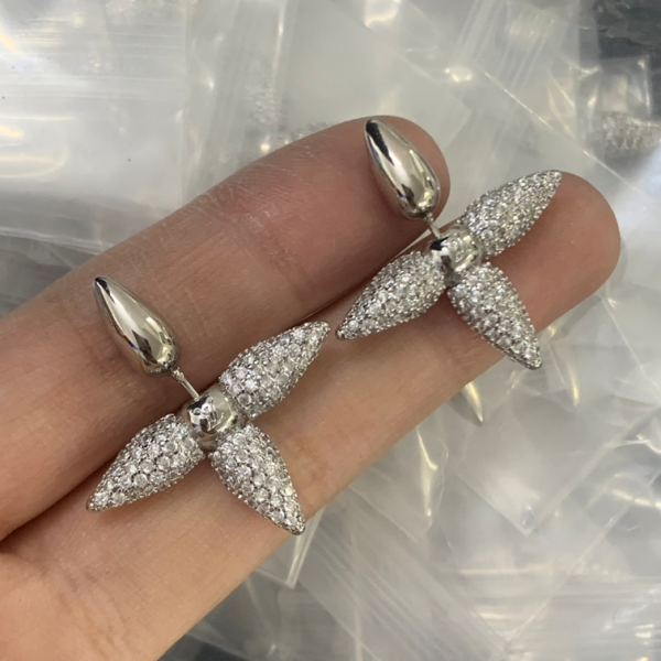 LV EARRING 18K GOLD PLATED Y191195