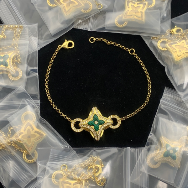 LV BRACELET 18K GOLD PLATED Y183017