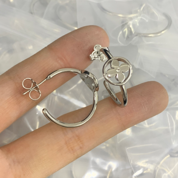 LV EARRING 18K GOLD PLATED Y193018