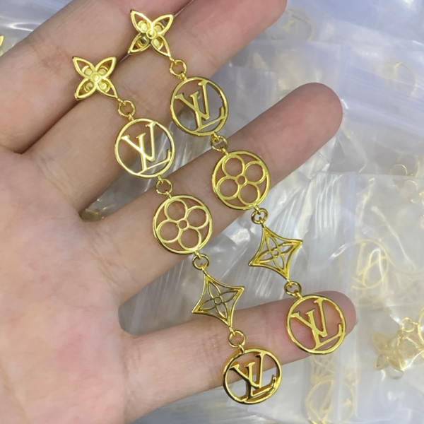 LV EARRING 18K GOLD PLATED Y193712