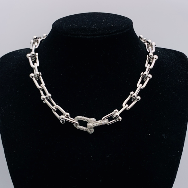 LV NECKLACE 18K GOLD PLATED Y192195