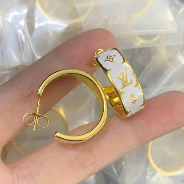 LV EARRING 18K GOLD PLATED Y191605