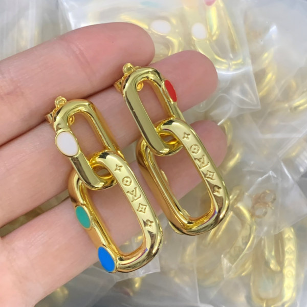 LV EARRING 18K GOLD PLATED Y192060