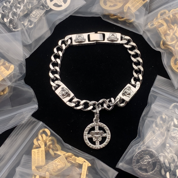 VERSACE BRACELET 18K GOLD PLATED Y180386