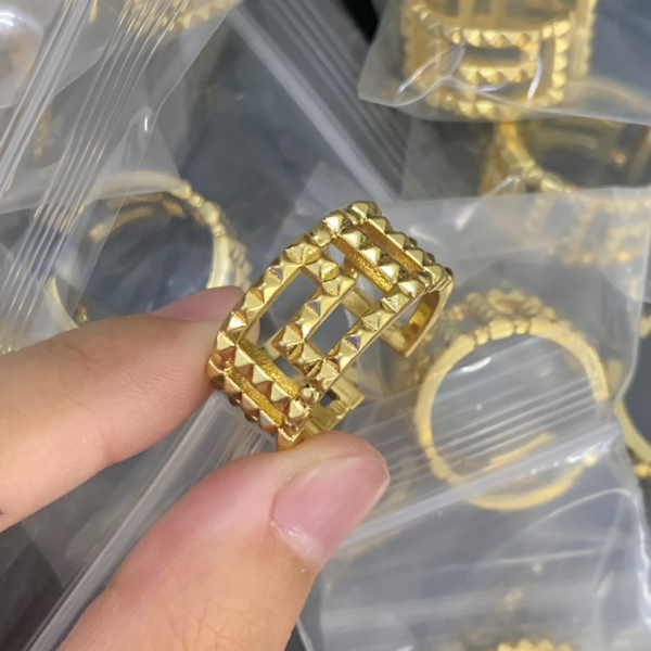 VERSACE RING 18K GOLD PLATED Y177111