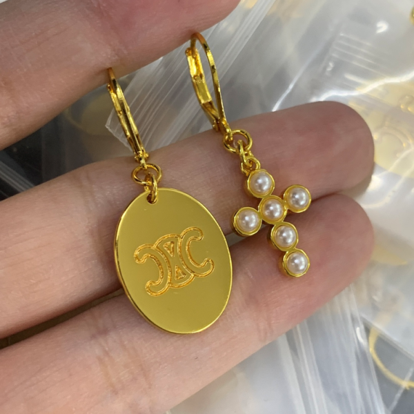 CELINE EARRING 18K GOLD PLATED Y163857