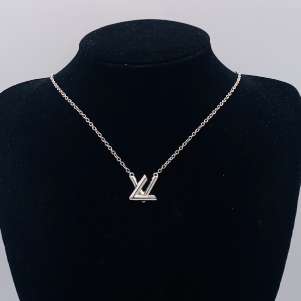 LV NECKLACE 18K GOLD PLATED Y178480