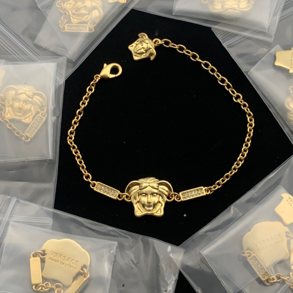 VERSACE BRACELET 18K GOLD PLATED Y181637