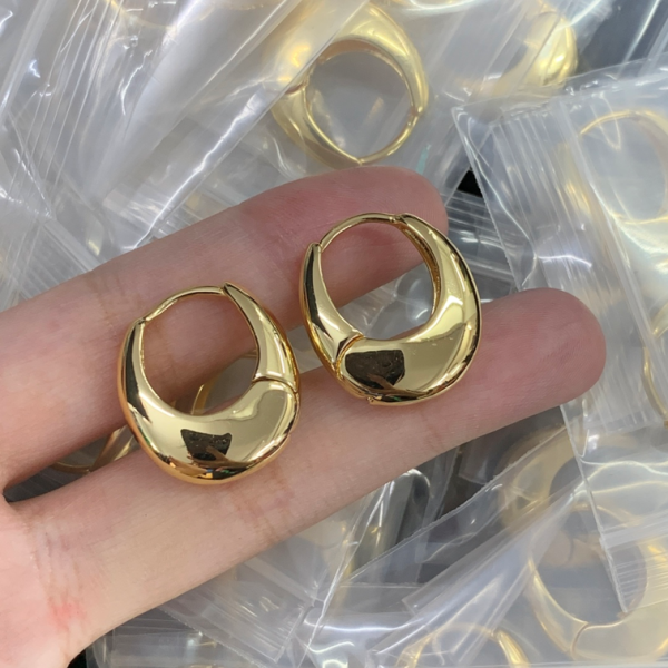 CELINE EARRING 18K GOLD PLATED Y159033