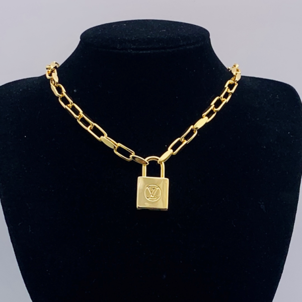 LV NECKLACE 18K GOLD PLATED Y183125