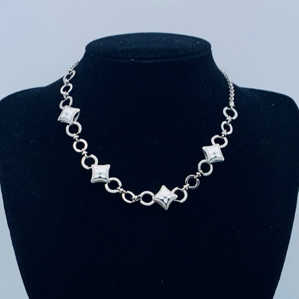 LV NECKLACE 18K GOLD PLATED Y174537