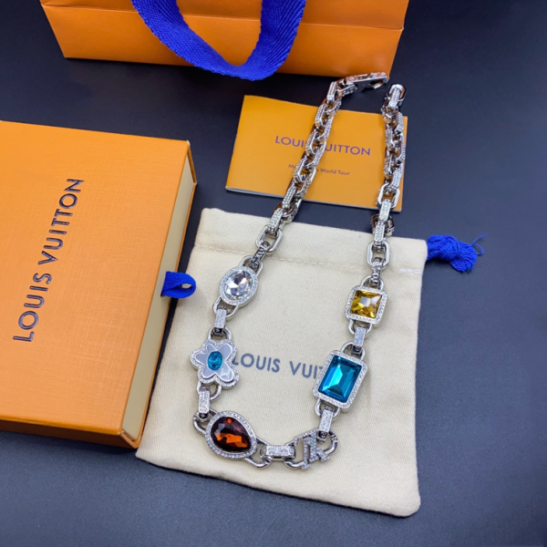 LV NECKLACE 18K GOLD PLATED Y176225-1