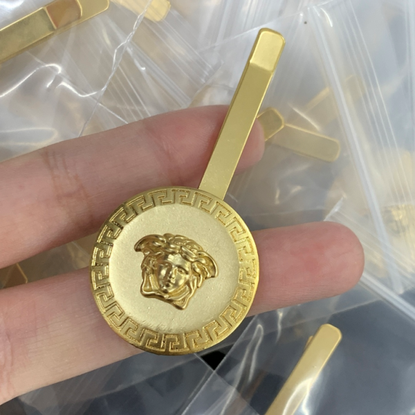 VERSACE HAIR CHIP 18K GOLD PLATED Y164131