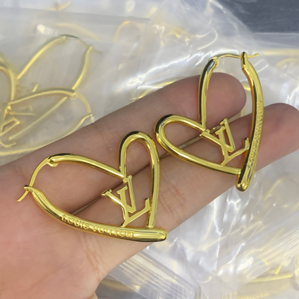 LV EARRING 18K GOLD PLATED Y193922