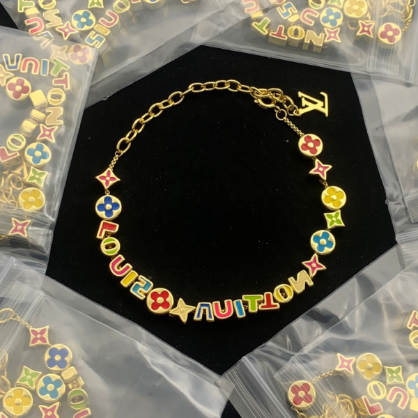 LV NECKLACE 18K GOLD PLATED Y181243
