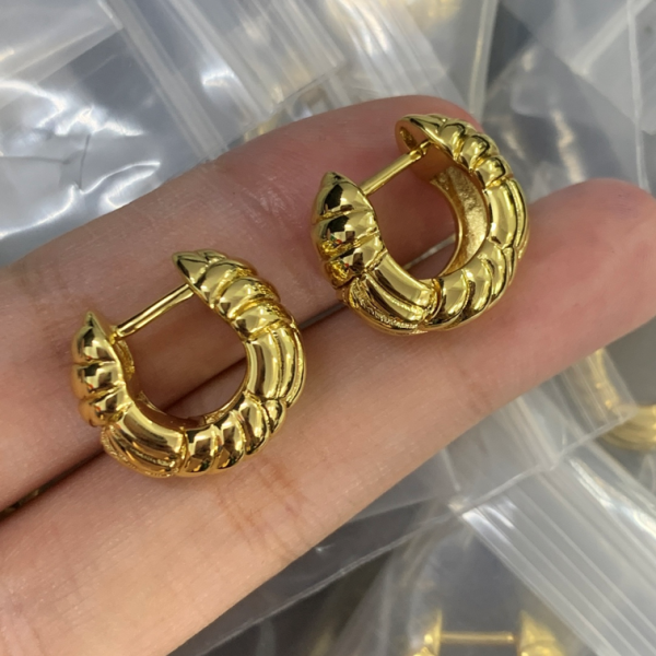 CELINE EARRING 18K GOLD PLATED Y165792