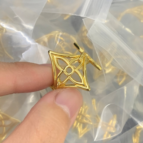 LV RING 18K GOLD PLATED Y192701