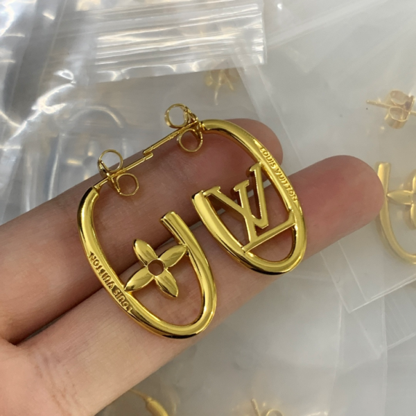 LV EARRING 18K GOLD PLATED Y191608
