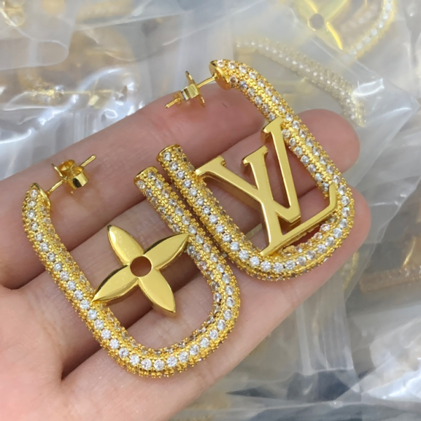 LV EARRING 18K GOLD PLATED Y192825