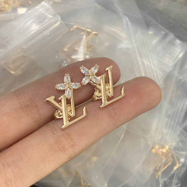 LV EARRING 18K GOLD PLATED Y191200