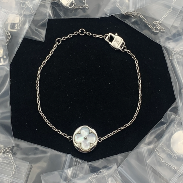 LV BRACELET 18K GOLD PLATED Y170650