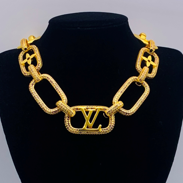 LV NECKLACE 18K GOLD PLATED Y179313