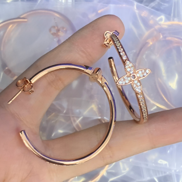 LV EARRING 18K GOLD PLATED Y193630
