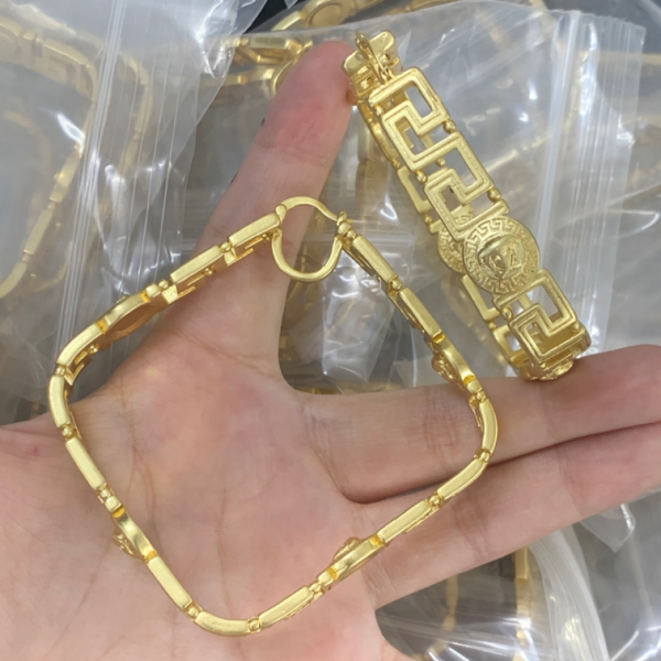 VERSACE EARRING 18K GOLD PLATED Y180793