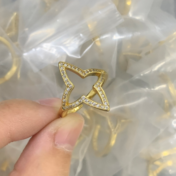 LV RING 18K GOLD PLATED Y191180