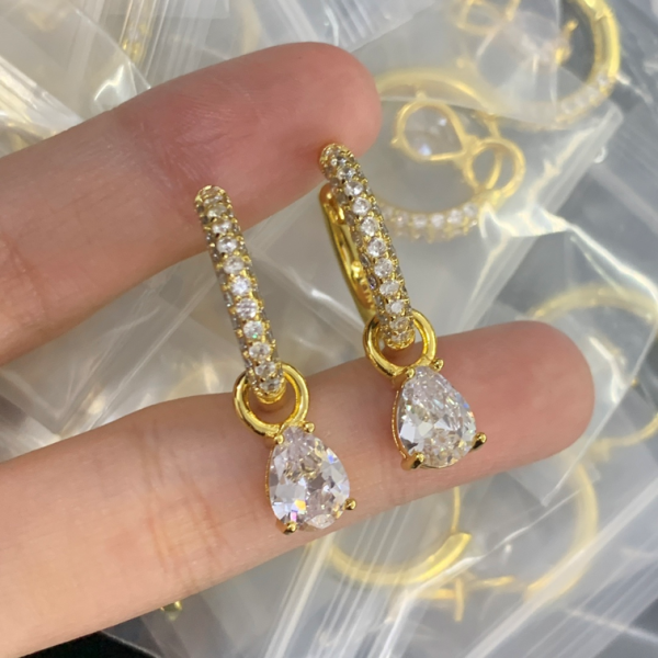 CELINE EARRING 18K GOLD PLATED Y165388