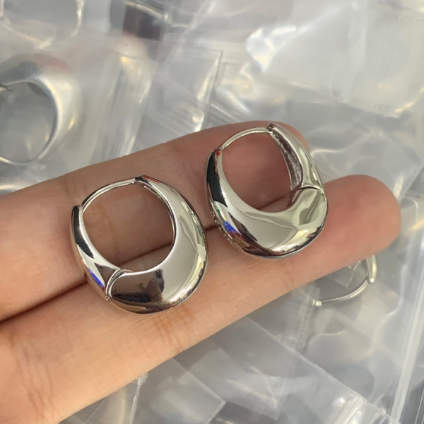 CELINE EARRING 18K GOLD PLATED Y172039