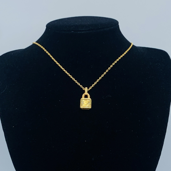 LV NECKLACE 18K GOLD PLATED Y176332