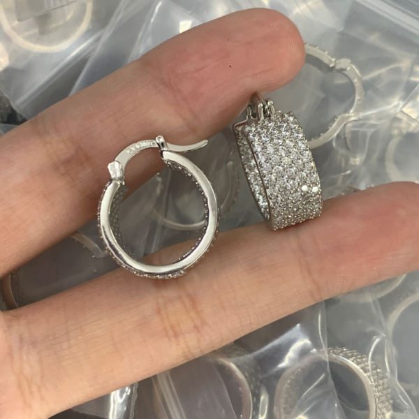 CELINE EARRING 18K GOLD PLATED Y163073
