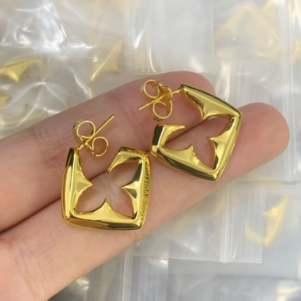 LV EARRING 18K GOLD PLATED Y191189